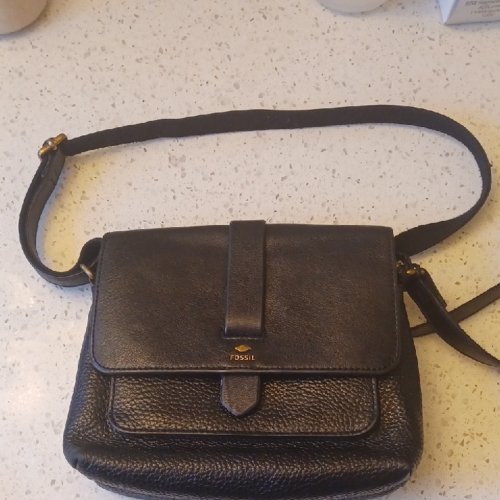 Fossil Black Crossbody Bag with Adjustable Strap and Flap Closure